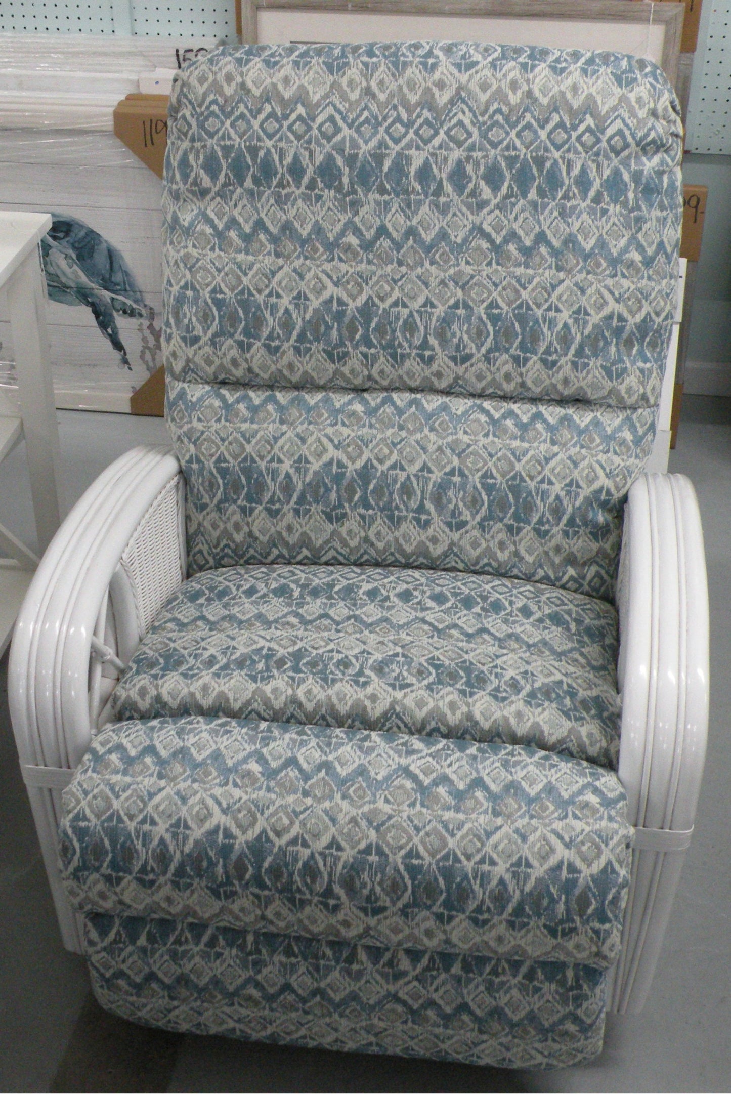 Recliner White Rattan - Relate Ocean