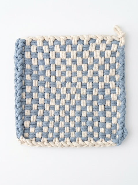 Coastal Thatch Handwoven Potholder – Hydrangea & Winter White